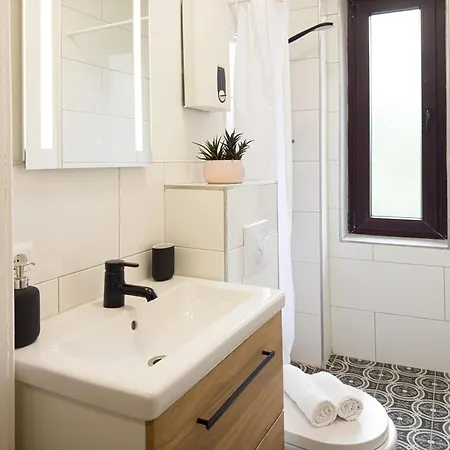 Апартаменты Immostay #8 - Haus Fuer 13 Personen Mit 7 - Grosser Garten & Grill, Free Parking, Wlan *