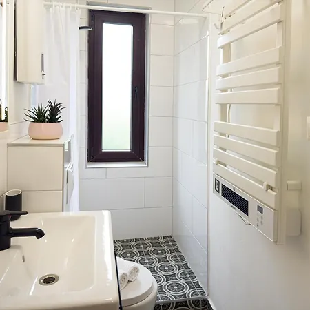 Daire Immostay #8 - Haus Fuer 13 Personen Mit 7 - Grosser Garten & Grill, Free Parking, Wlan