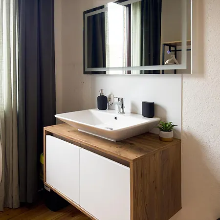 Immostay #8 - Haus Fuer 13 Personen Mit 7 - Grosser Garten & Grill, Free Parking, Wlan Апартаменты *