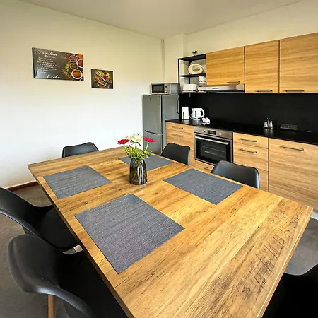 Daire Immostay #8 - Haus Fuer 13 Personen Mit 7 - Grosser Garten & Grill, Free Parking, Wlan *