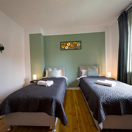 Immostay #8 - Haus Fuer 13 Personen Mit 7 - Grosser Garten & Grill, Free Parking, Wlan *