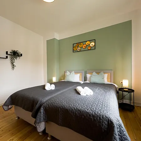 Immostay #8 - Haus Fuer 13 Personen Mit 7 - Grosser Garten & Grill, Free Parking, Wlan * Bremen