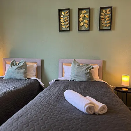 Immostay #8 - Haus Fuer 13 Personen Mit 7 - Grosser Garten & Grill, Free Parking, Wlan