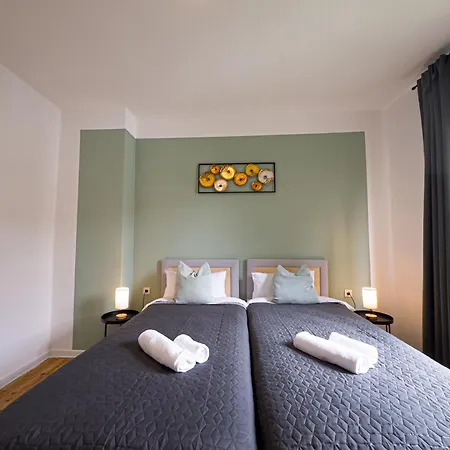 Immostay #8 - Haus Fuer 13 Personen Mit 7 - Grosser Garten & Grill, Free Parking, Wlan