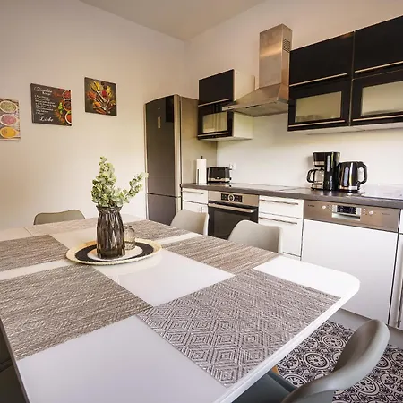 Immostay #8 - Haus Fuer 13 Personen Mit 7 - Grosser Garten & Grill, Free Parking, Wlan Daire