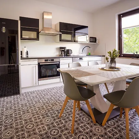 Daire Immostay #8 - Haus Fuer 13 Personen Mit 7 - Grosser Garten & Grill, Free Parking, Wlan Bremen