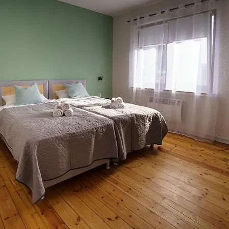 Апартаменты Immostay #8 - Haus Fuer 13 Personen Mit 7 - Grosser Garten & Grill, Free Parking, Wlan