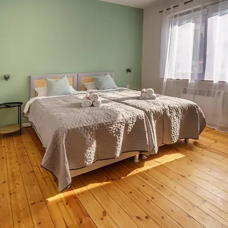 Immostay #8 - Haus Fuer 13 Personen Mit 7 - Grosser Garten & Grill, Free Parking, Wlan Апартаменты *