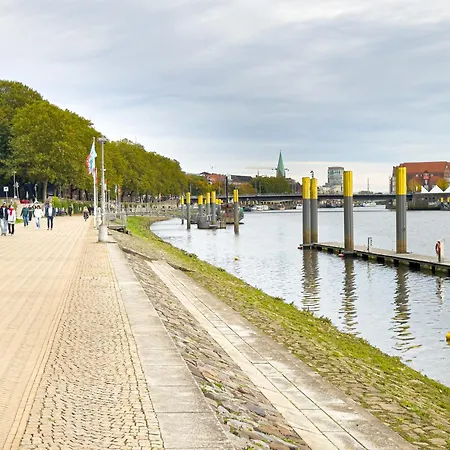 Immostay #8 - Haus Fuer 13 Personen Mit 7 - Grosser Garten & Grill, Free Parking, Wlan Апартаменты Бремен