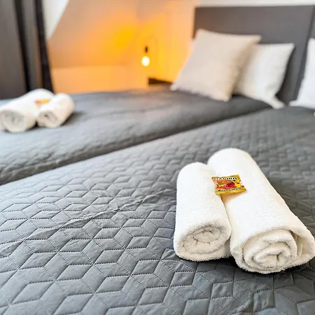 Immostay #8 - Haus Fuer 13 Personen Mit 7 - Grosser Garten & Grill, Free Parking, Wlan * Bremen