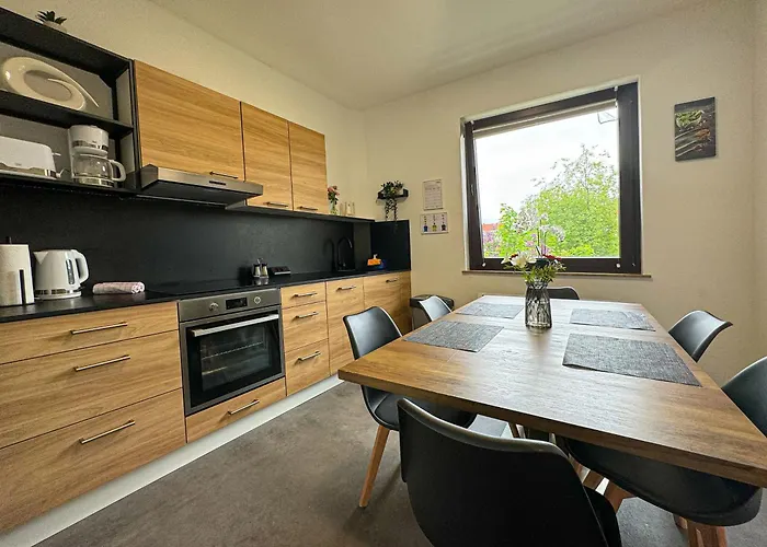 Immostay #8 - Haus Fuer 13 Personen Mit 7 - Grosser Garten & Grill, Free Parking, Wlan * Brema