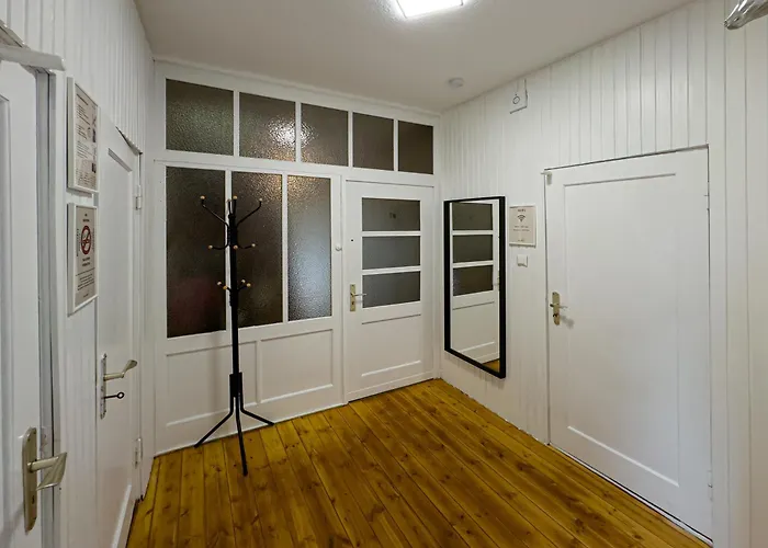 Immostay #8 - Haus Fuer 13 Personen Mit 7 - Grosser Garten & Grill, Free Parking, Wlan Apartament *