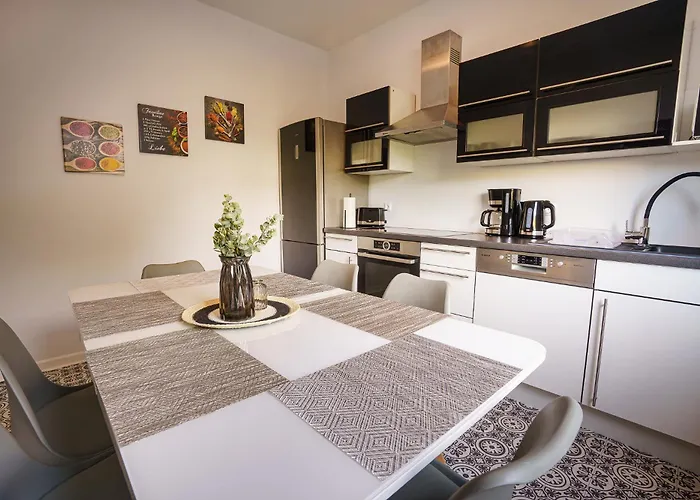 Immostay #8 - Haus Fuer 13 Personen Mit 7 - Grosser Garten & Grill, Free Parking, Wlan Apartament