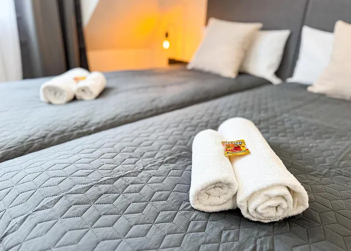 Immostay #8 - Haus Fuer 13 Personen Mit 7 - Grosser Garten & Grill, Free Parking, Wlan * Brema